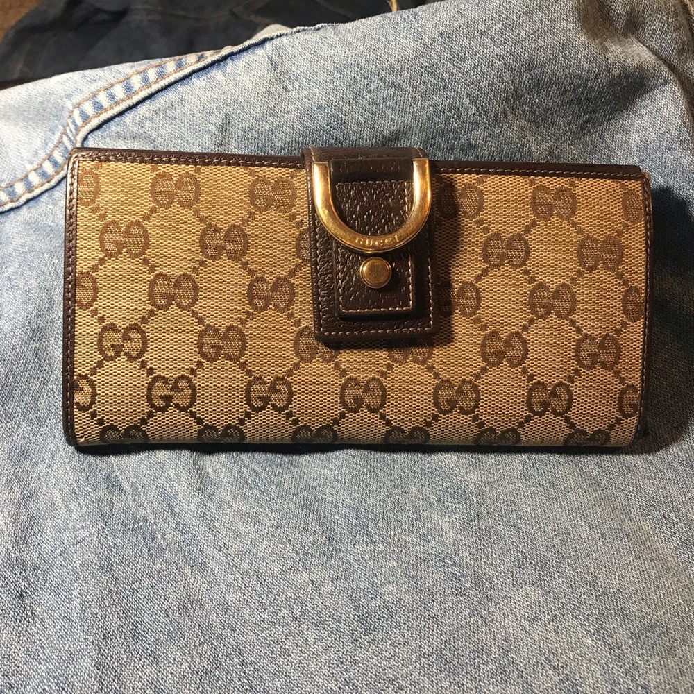 Gucci ring monogram zip wallet